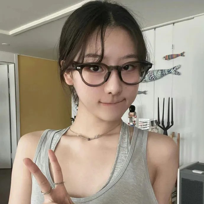 穿黄靴子的女孩